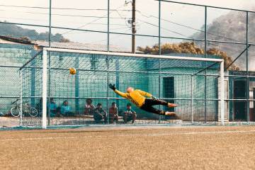 墨西哥看世界杯遭持枪抢劫中国男子已平安回国，当事人：飞机落地时听到《故乡的云》我们眼泪都出来了…